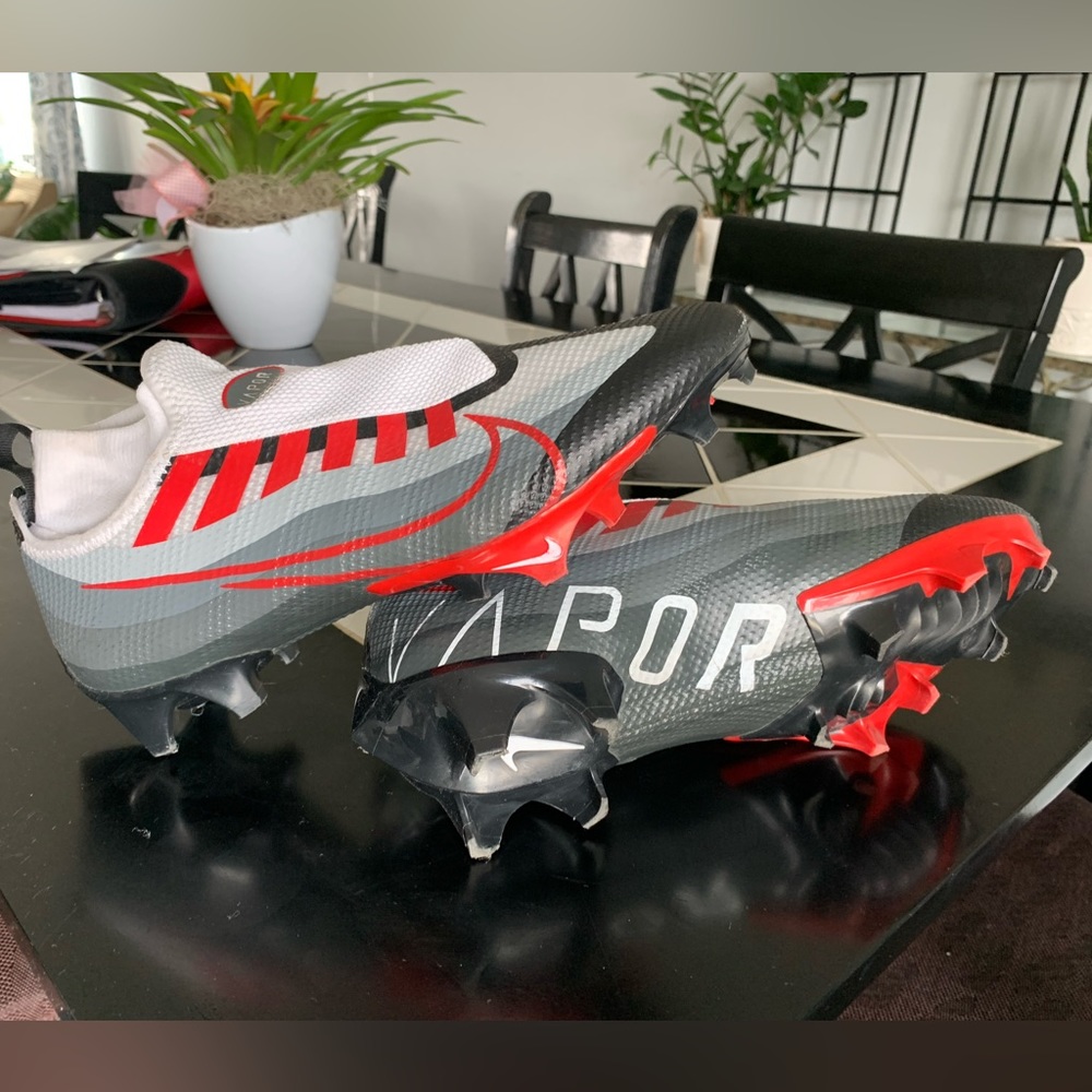 Nike vapor edge SIZE 9 1/2 NEW